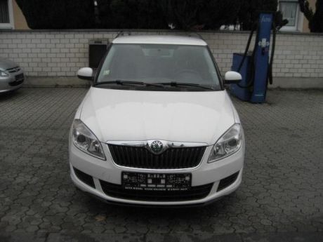 Gebraucht Skoda Fabia 105 PS (77 kW) 2012 Gelb Kleinwagen