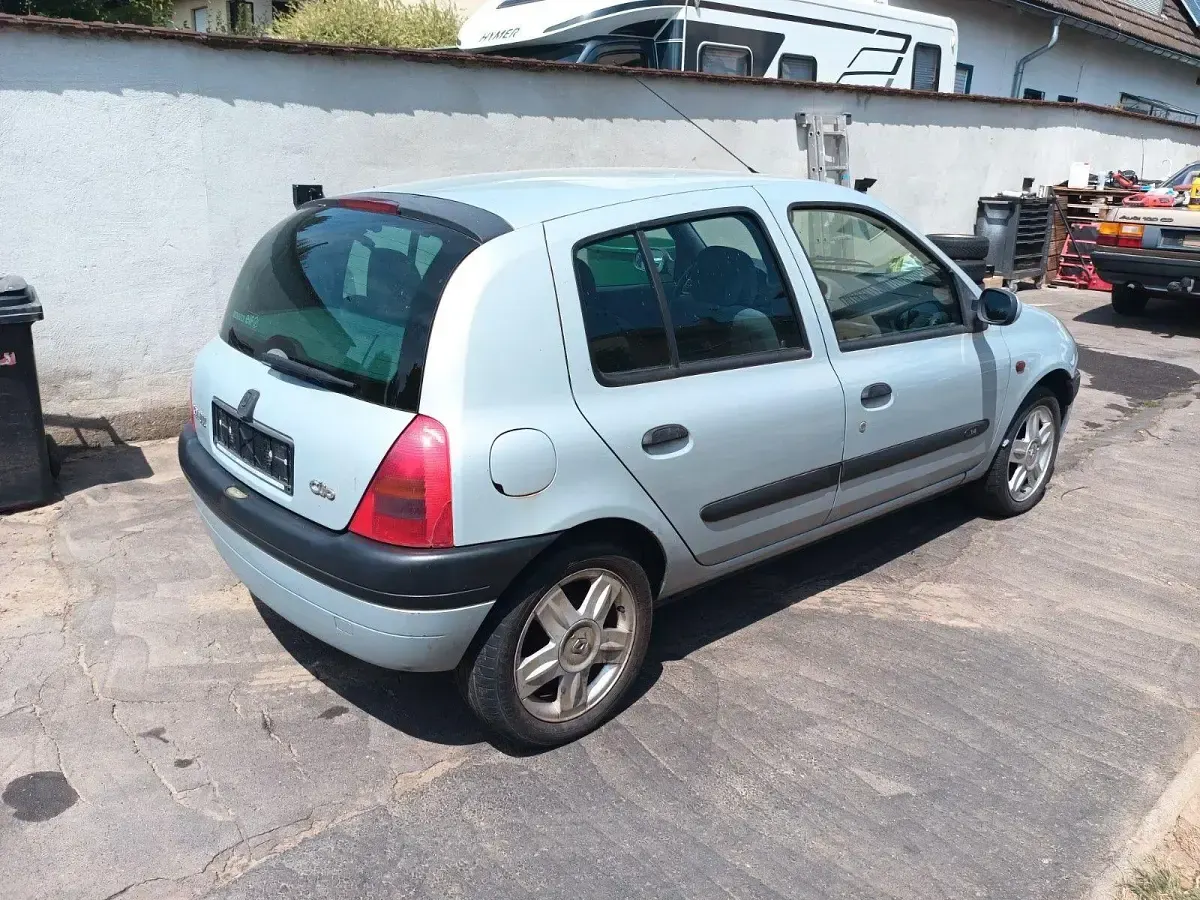 Gebraucht Renault Clio 75 PS (55 kW) 2001 Grau Kleinwagen