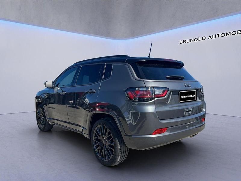 Usado Jeep Compass 150 HP (110 kW) 2022 Cinzento SUV