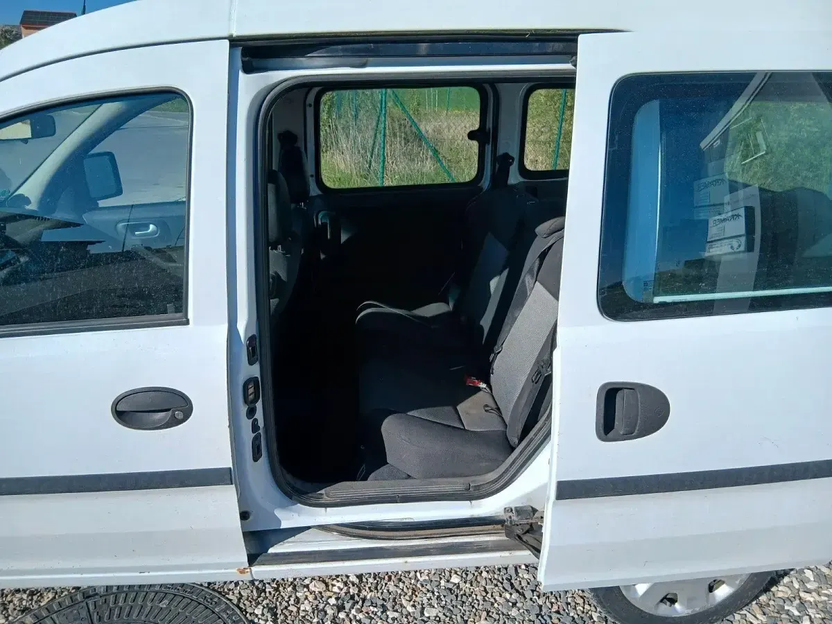 Usata Opel Combo 101 CV (74 kW) 2008 Bianco Monovolume