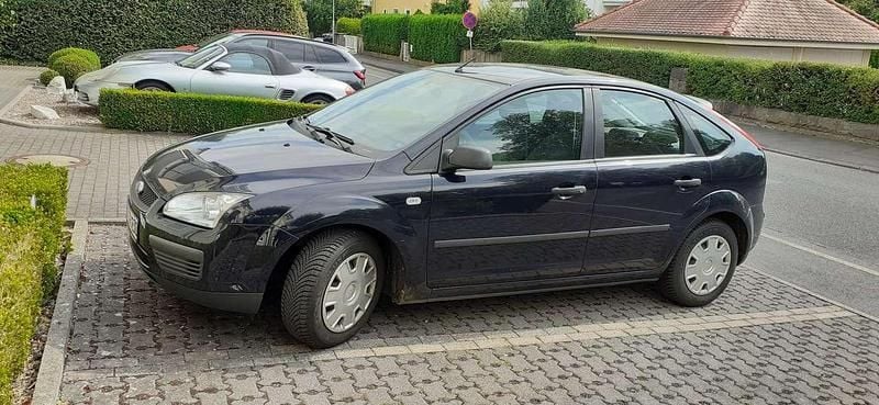 Blau Gebraucht 2006 Ford Focus Limousine | 1.500 € (Fairer Preis) - Bild 1/4