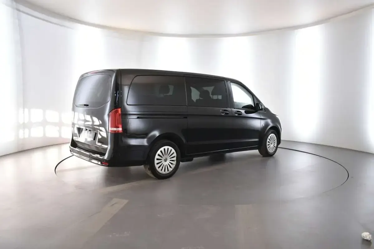 Gebraucht Mercedes Vito 237 PS (174 kW) 2022 Obsidianschwarz metallic Van