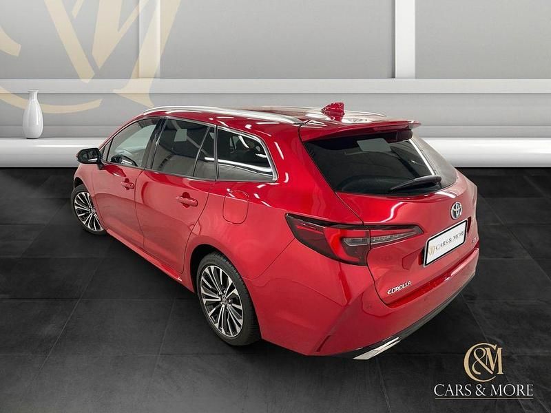 Gebraucht Toyota Corolla 140 PS (102 kW) 2024 Rot Limousine
