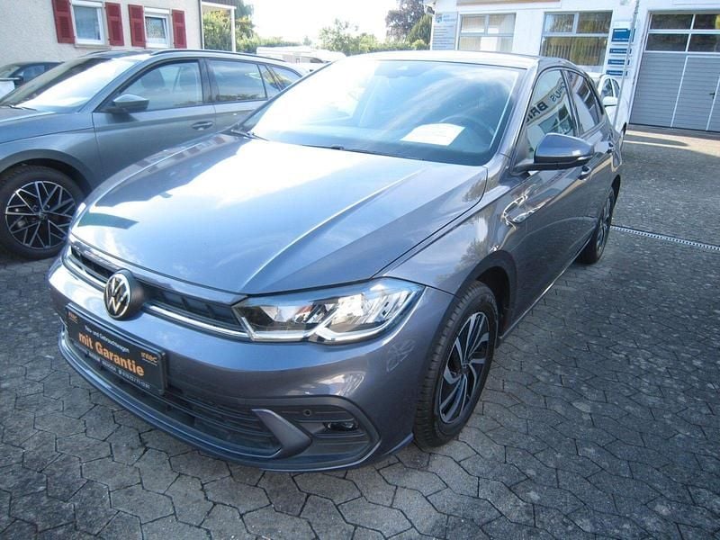 Grau Gebraucht 2022 VW Polo Life Kleinwagen | 16.800 € (Fairer Preis) - Bild 1/4