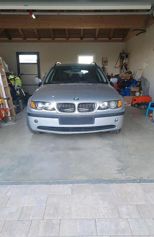 Gebraucht BMW 320 170 PS (125 kW) 2002 Silber Kombi