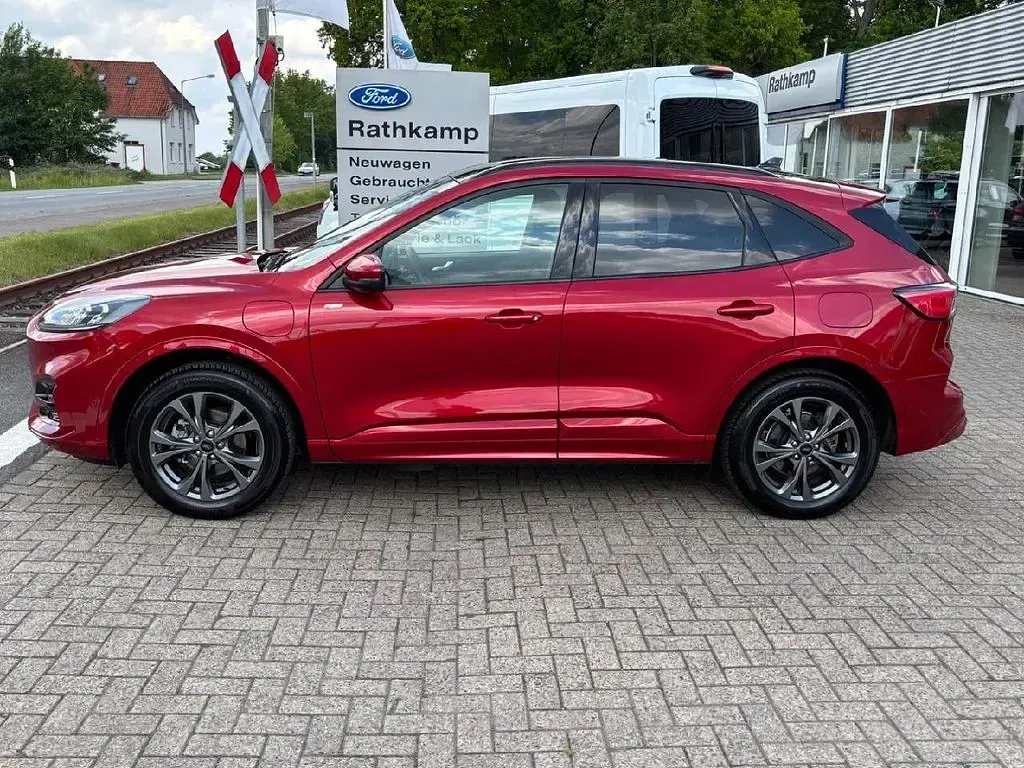 Gebraucht Ford Kuga ST-Line 152 PS (111 kW) 2023 Lucidrot metallic SUV