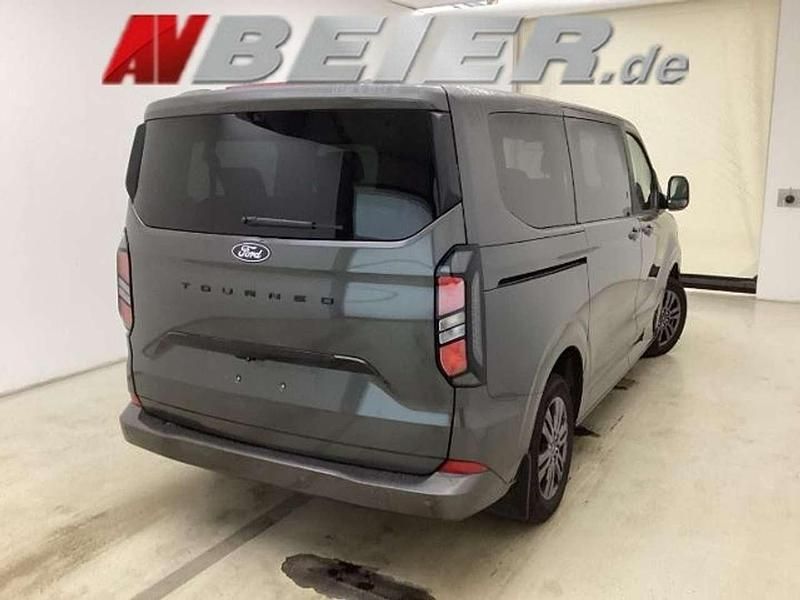 Gebraucht Ford Tourneo Titanium 136 PS (100 kW) 2025 Magneticgrau (metallic) Van / Kleinbus