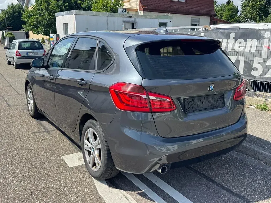 Gebraucht BMW 218 Active Tourer Basis 150 PS (110 kW) 2015 Grau Van / Kleinbus