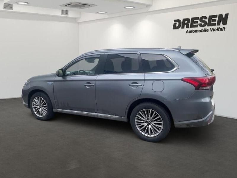 Gebraucht Mitsubishi Outlander Basis 135 PS (99 kW) 2019 Grau SUV