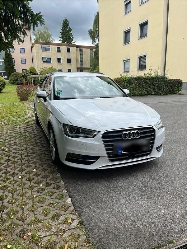 Weiß Gebraucht 2015 Audi A3 Sportback Limousine | 13.800 € (Fairer Preis) - Bild 1/4