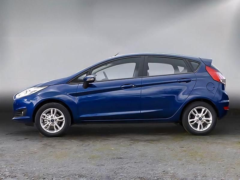 Gebraucht Ford Fiesta Celebration 80 PS (58 kW) 2016 Blau Kleinwagen