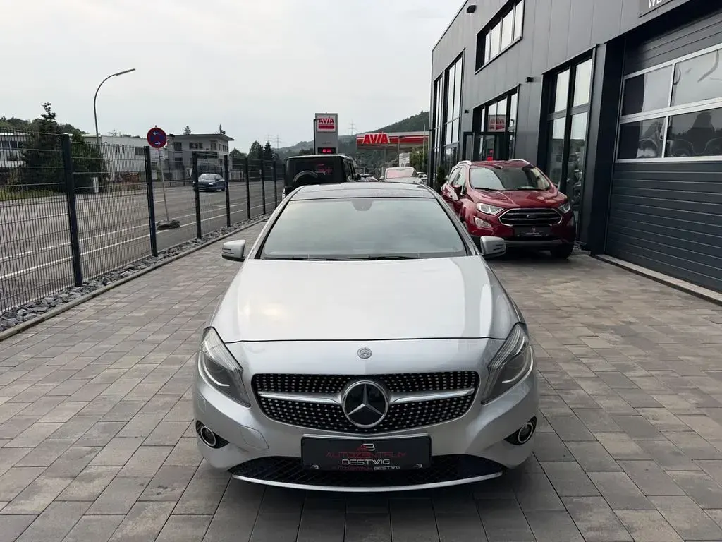 Gebraucht Mercedes A180 AMG line 109 PS (80 kW) 2013 Silber Kleinwagen