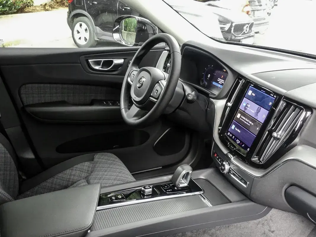 Gebraucht Volvo XC60 Core 349 PS (256 kW) 2022 Schwarz SUV