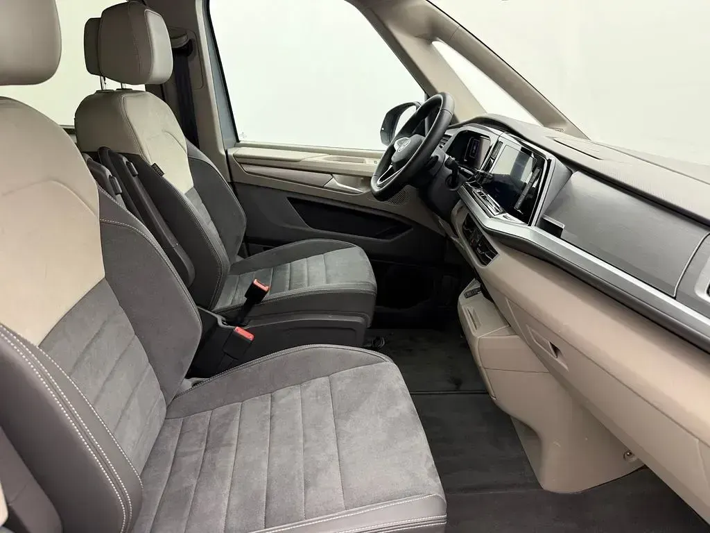 Gebraucht VW Multivan Life 150 PS (110 kW) 2025 Silber Van / Kleinbus