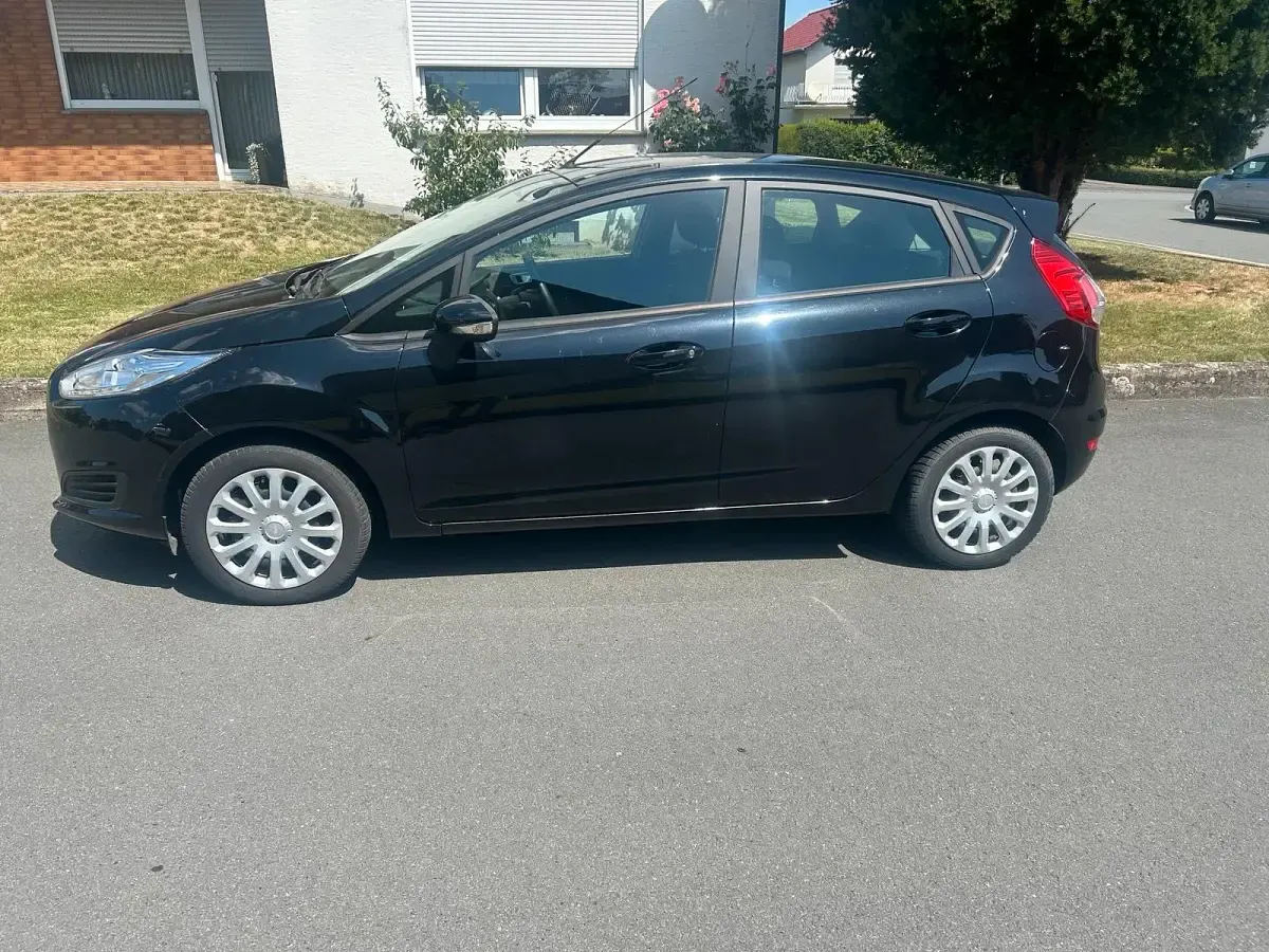 Gebraucht Ford Fiesta 65 PS (47 kW) 2016 Schwarz Kleinwagen