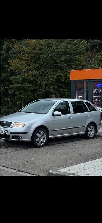 Silber Gebraucht 2006 Skoda Fabia Ambiente Limousine | 1.100 € (Guter Preis) - Bild 1/4