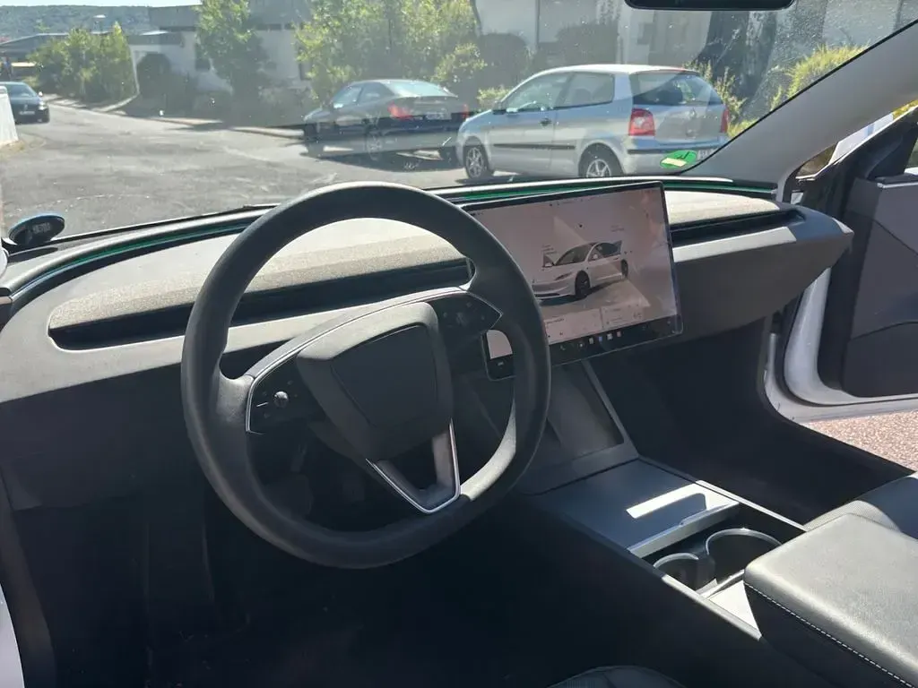 Gebraucht Tesla Model 3 RWD 188 kW (256 PS) 2024 Weiß Limousine