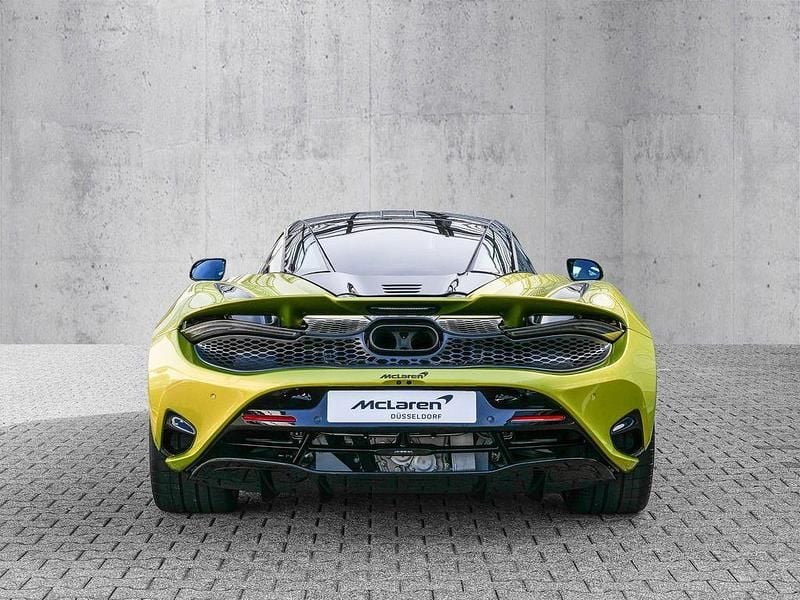 Neu McLaren 750S 751 PS (552 kW) 2025 Flux green (grün) Coupé