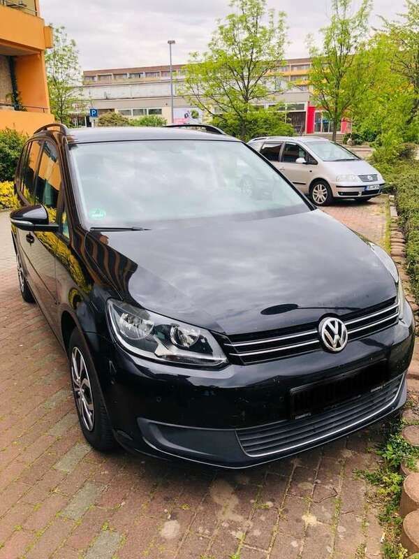 Schwarz Gebraucht 2011 VW Touran Comfortline Van / Kleinbus | 8.500 € (Teuer) - Bild 1/4