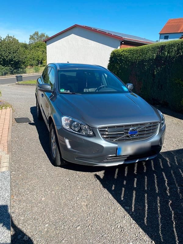 Grau Gebraucht 2016 Volvo XC60 SUV | 25.000 € (Teuer) - Bild 1/4