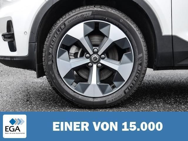 Gebraucht Volvo XC40 Plus 197 PS (144 kW) 2023 Weiß metallic SUV