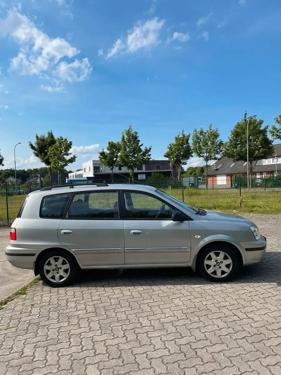 Gebraucht Kia Carens 128 PS (94 kW) 2003 Grau Van / Kleinbus