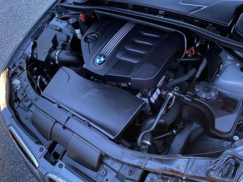 Gebraucht BMW 318 143 PS (105 kW) 2011 Grau Limousine