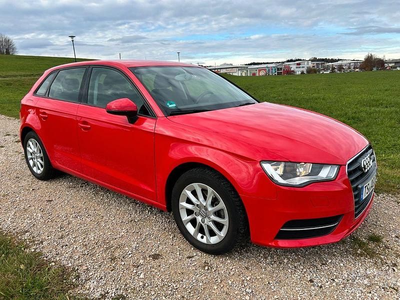Rot Gebraucht 2013 Audi A3 Sportback Ambiente Limousine | 11.800 € (Fairer Preis) - Bild 1/4