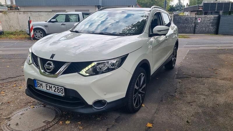 Weiß Gebraucht 2016 Nissan Qashqai Tekna SUV | 9.900 € (Superpreis) - Bild 1/4