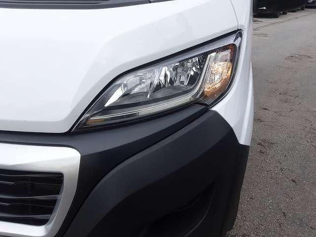 Weiß Gebraucht 2024 Peugeot Boxer Van | 26.730 € (Guter Preis) - Bild 1/4