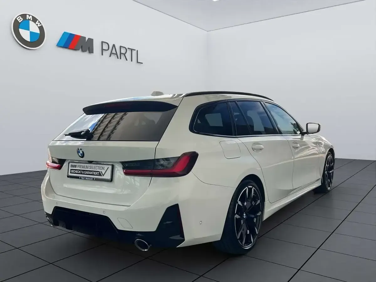 Gebraucht BMW 320 M Sport 184 PS (135 kW) 2025 Alpinweiß uni Kombi