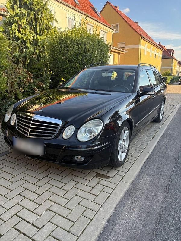 Schwarz Gebraucht 2005 Mercedes E280 Avantgarde Kombi | 5.000 € (Fairer Preis) - Bild 1/4