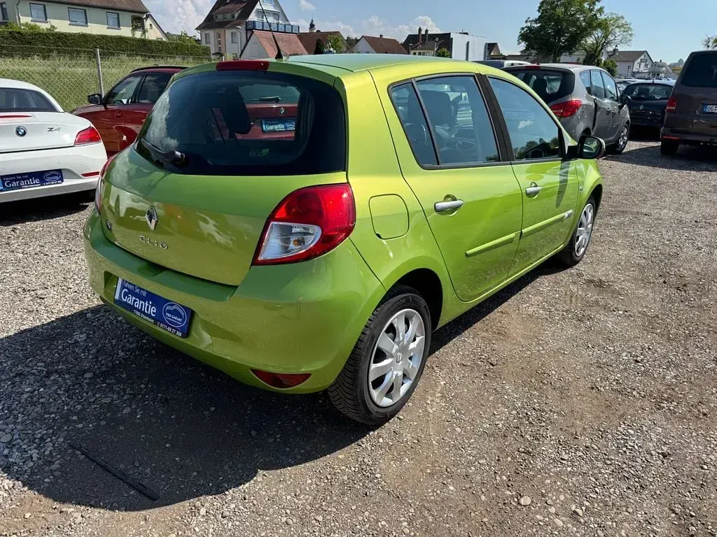 Gebraucht Renault Clio III Dynamique 75 PS (55 kW) 2010 Grün Limousine