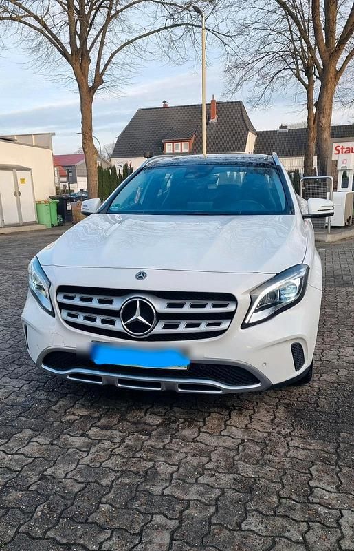 Weiß Gebraucht 2019 Mercedes GLA250 Urban SUV | 25.600 € (Fairer Preis) - Bild 1/4