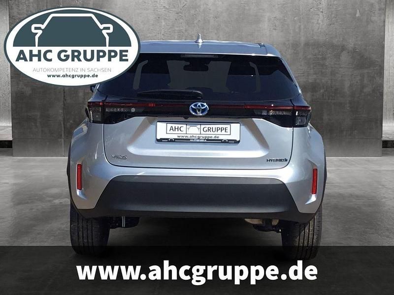 Neu Toyota Yaris Cross 131 PS (96 kW) 2025 Silber SUV