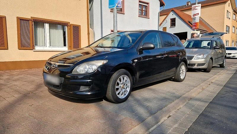 Gebraucht Hyundai i30 109 PS (80 kW) 2009 Schwarz Kleinwagen