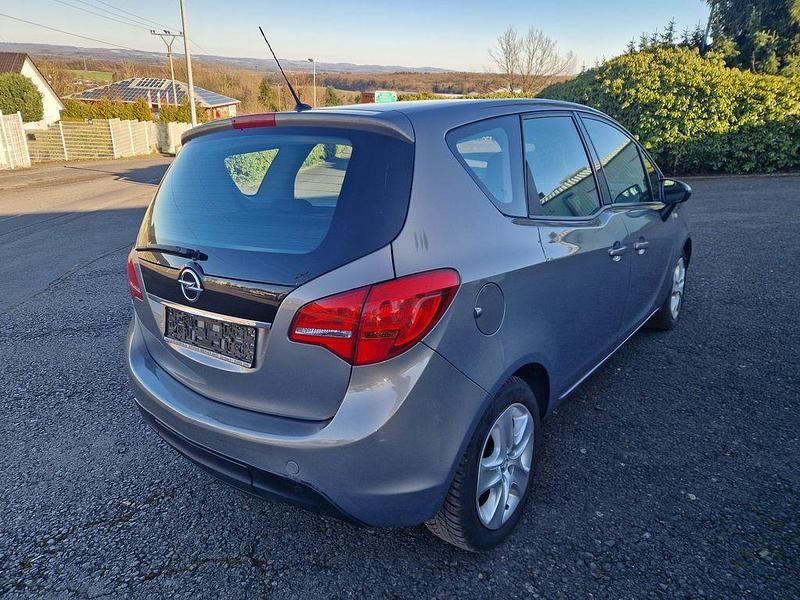 Gebraucht Opel Meriva Design Edition 140 PS (102 kW) 2011 Braun Van / Kleinbus