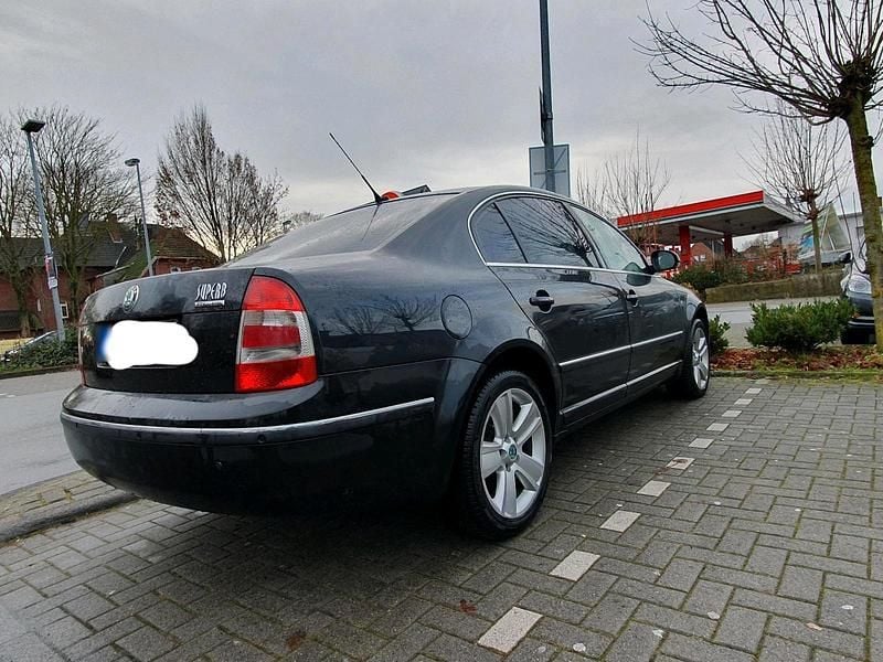 Usado Skoda Superb 149 HP (109 kW) 2007 Preto Sedan
