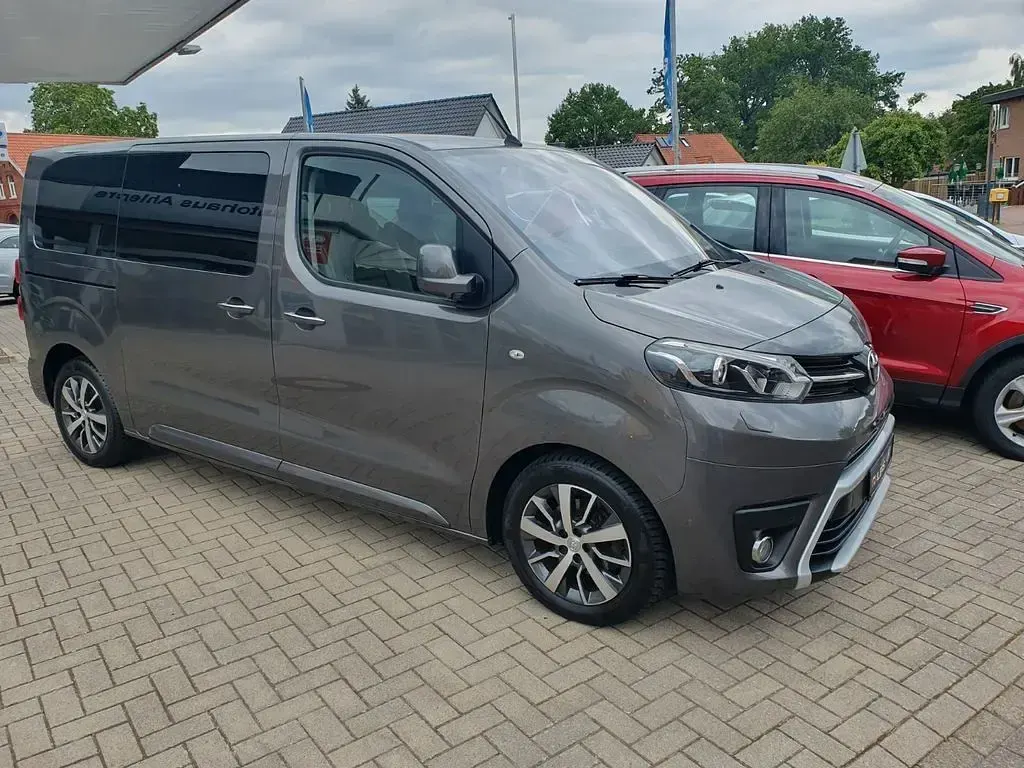 Gebraucht Toyota Proace Verso Executive 177 PS (130 kW) 2018 Grau Kombi