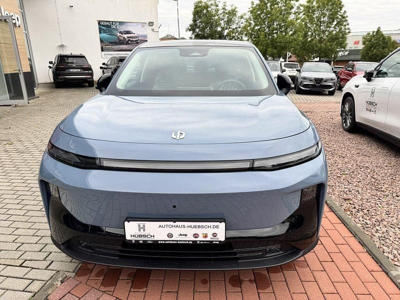 Neu Leapmotor B10 160 kW (218 PS) 2025 Blau SUV