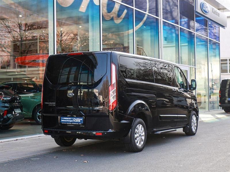 Gebraucht Ford Tourneo Titanium 131 PS (96 kW) 2022 Schwarz Van / Kleinbus