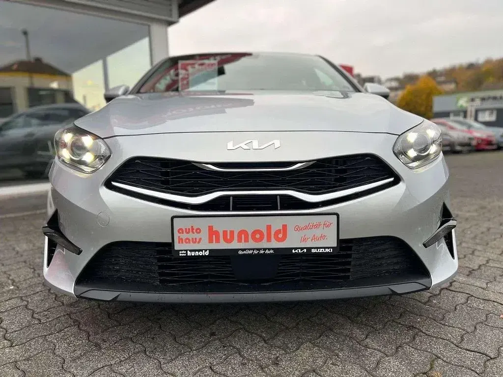 Nowe Kia Ceed Vision 140 KM (102 kW) 2026 Srebrny Hatchback