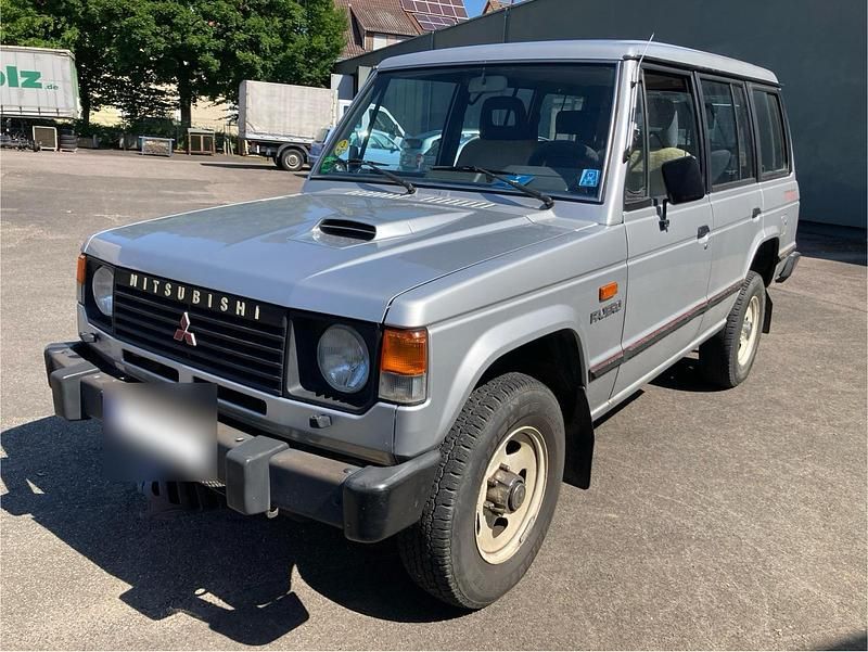 Grau Gebraucht 1990 Mitsubishi Pajero SUV | 9.500 € - Bild 1/4