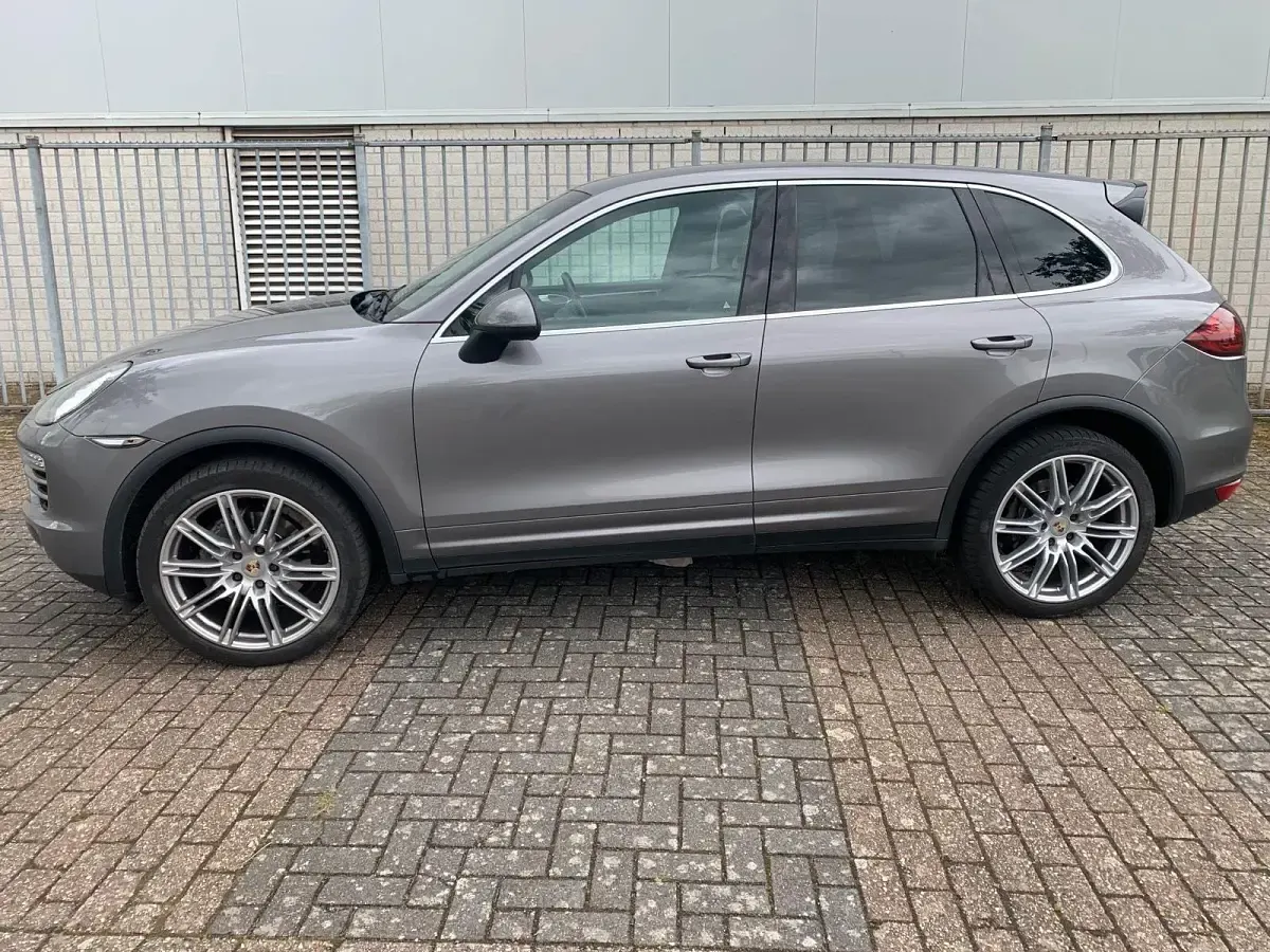 Gebraucht Porsche Cayenne 245 PS (180 kW) 2012 Grau SUV