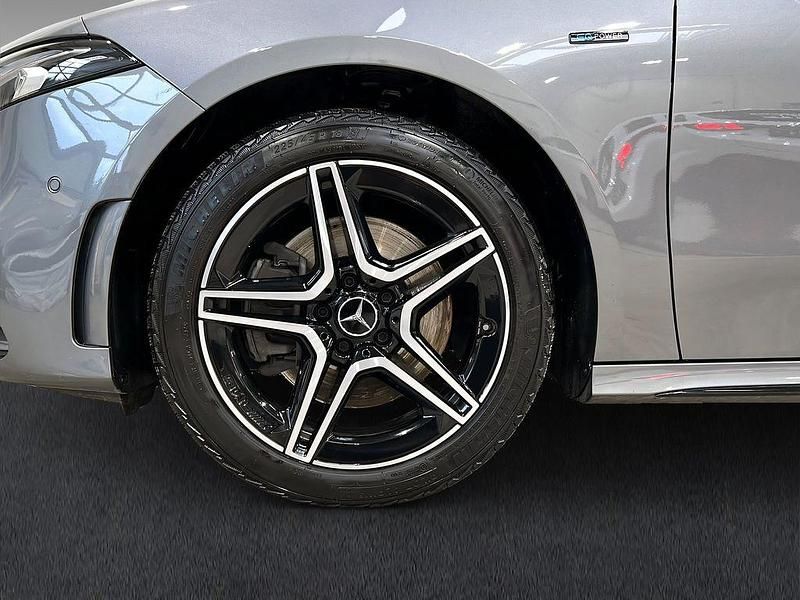 Gebraucht Mercedes A250 AMG 218 PS (160 kW) 2021 Lack mountaingrau (metallic) Limousine