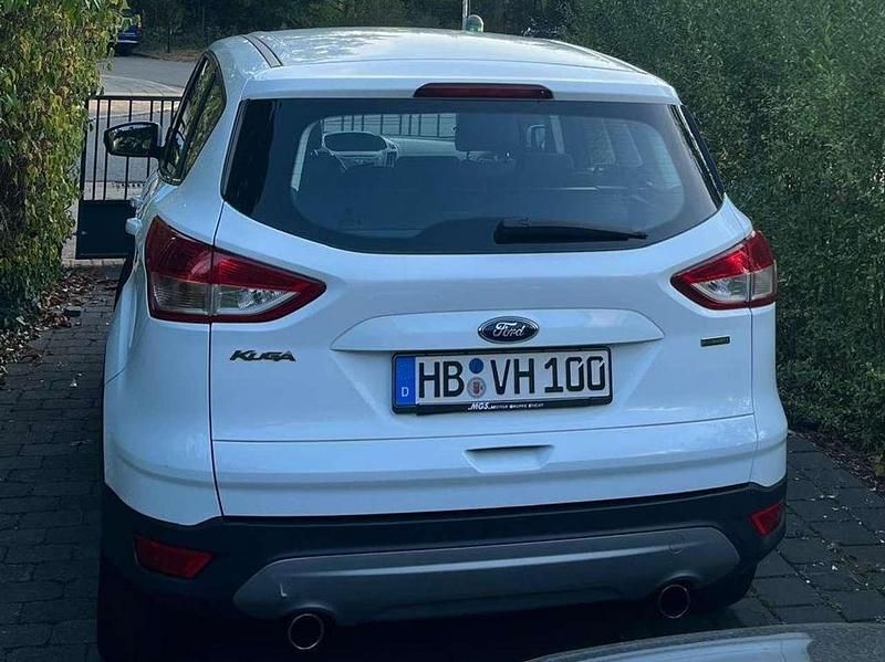 Gebraucht Ford Kuga Individual 150 PS (110 kW) 2015 Weiß SUV