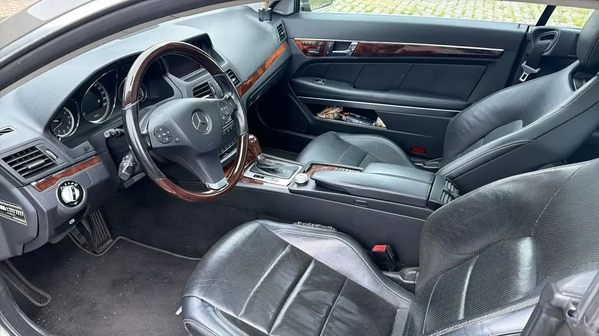 Gebraucht Mercedes E500 388 PS (285 kW) 2010 Braun Coupé