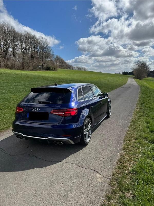 Gebraucht Audi S3 Design 300 PS (220 kW) 2019 Blau Limousine