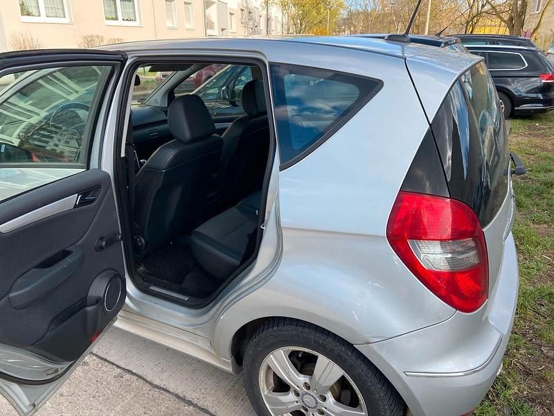 Gebraucht Mercedes A180 140 PS (102 kW) 2010 Silber Kleinwagen