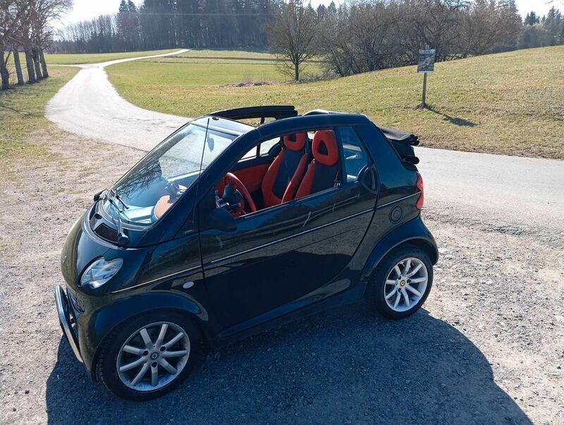 Schwarz Gebraucht 2004 Smart ForTwo Cabrio Pure Cabrio | 2.500 € (Fairer Preis) - Bild 1/4